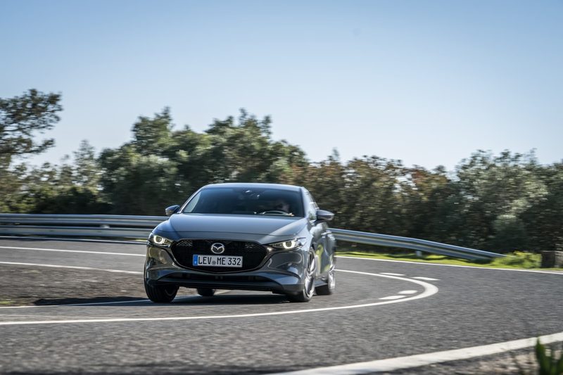 Renting Mazda 3 2.5 e-Skyactiv-G Centre-line