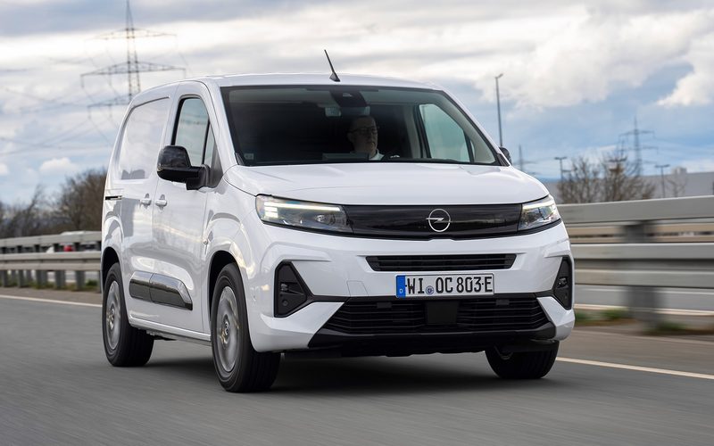 Renting Opel Combo L 650Kg 1.5 S&S MT