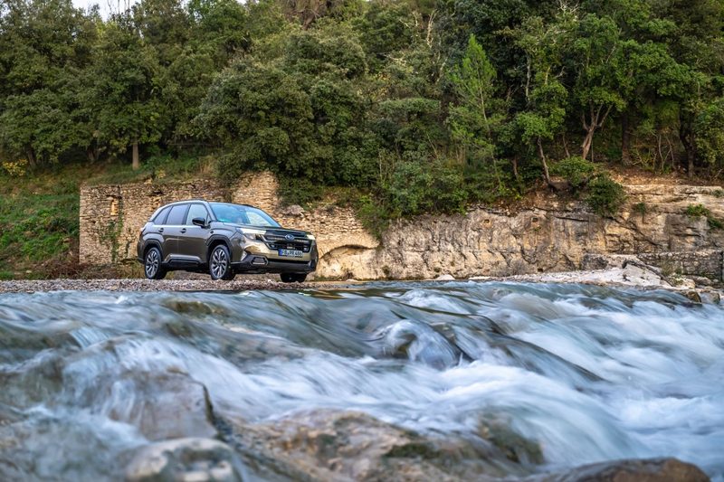 Renting Subaru Forester 2.0i Hybrid Field CVT